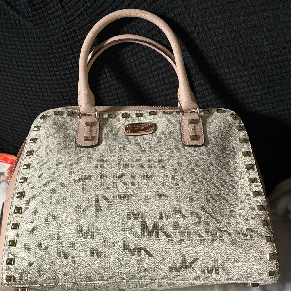 Large Vanilla/ballet pink studded handbag